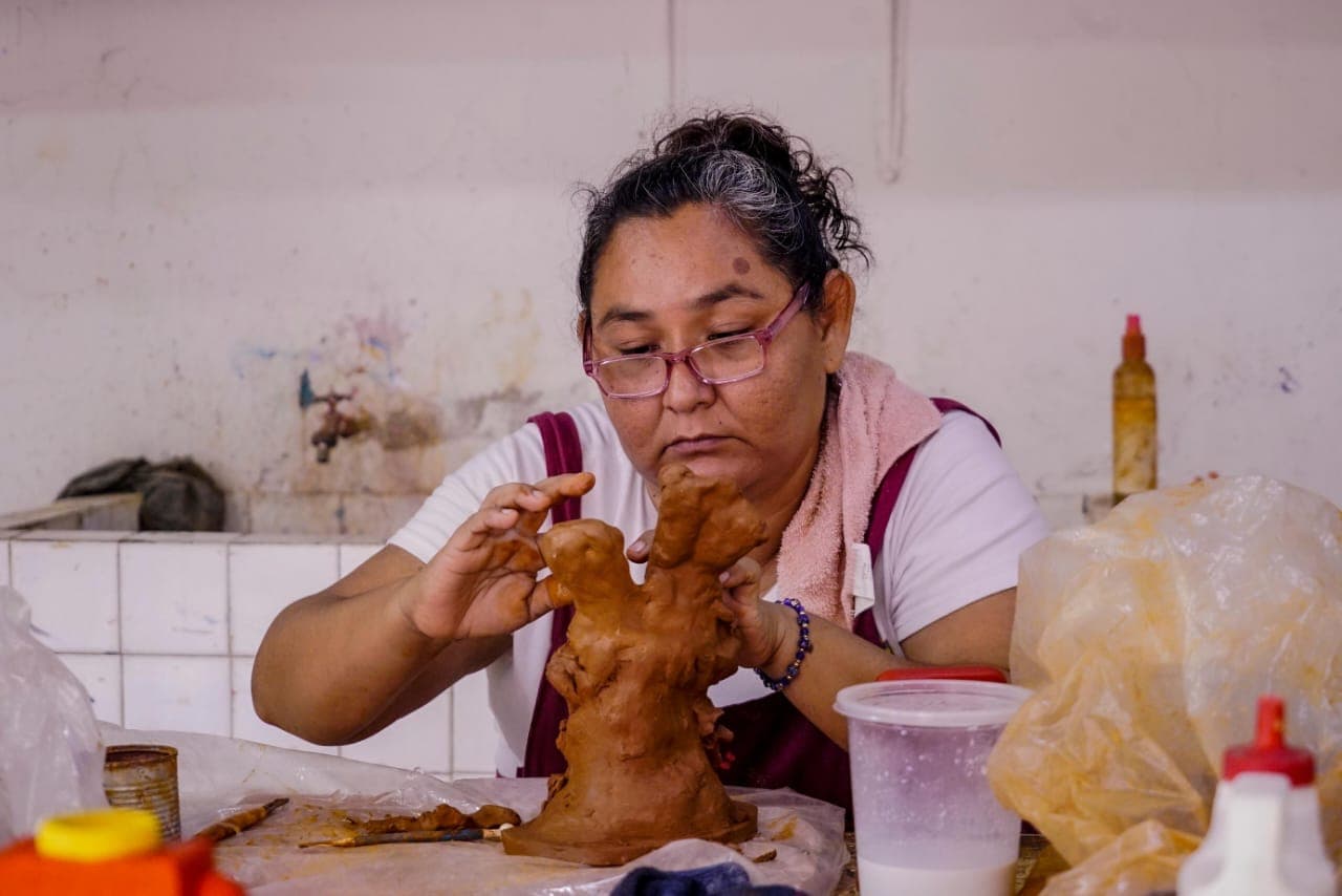 Yaz González’s Exhibition “Cosmogonías” Opens This Friday