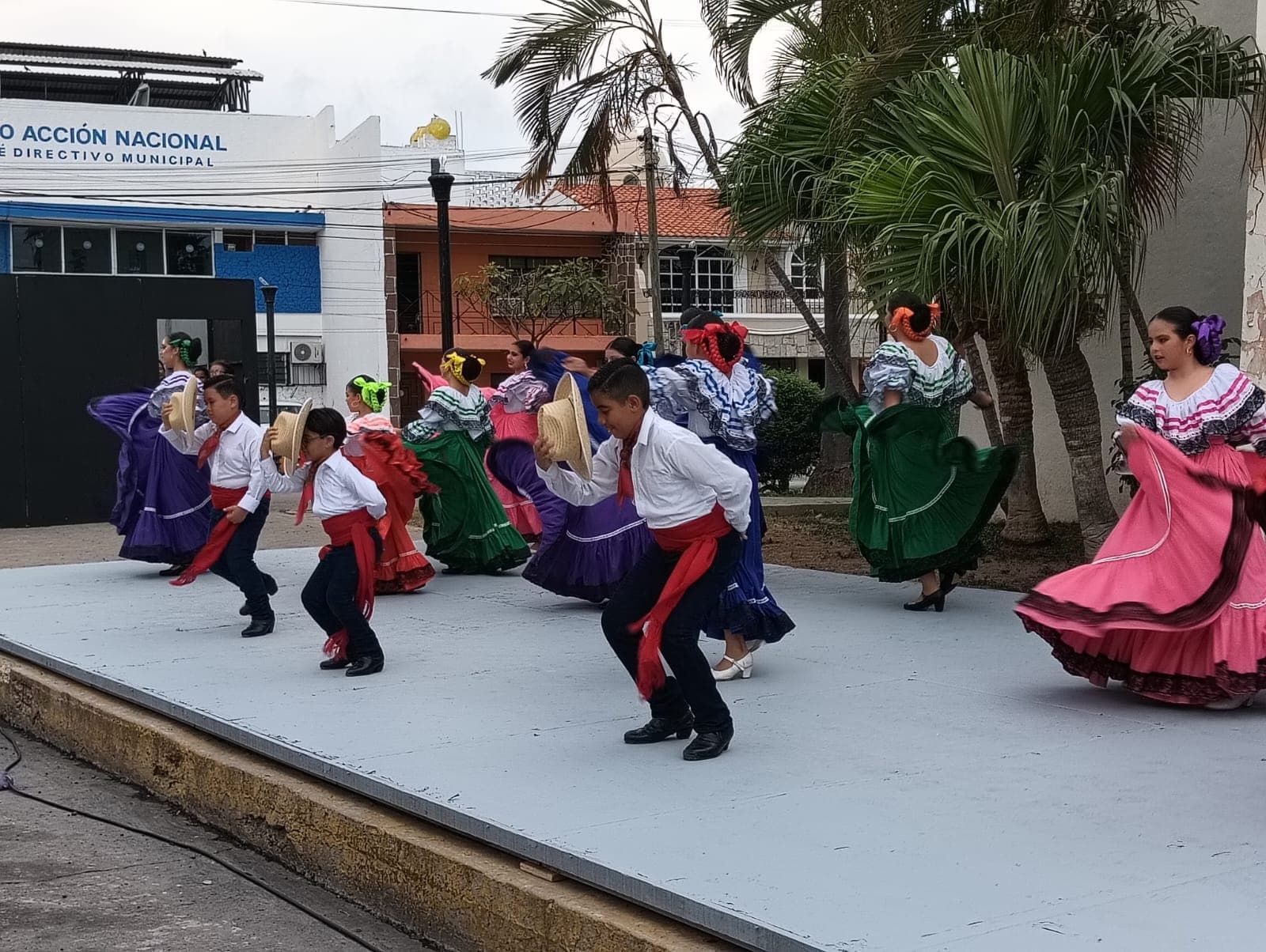 Study folk dance and live the traditions of Mexico